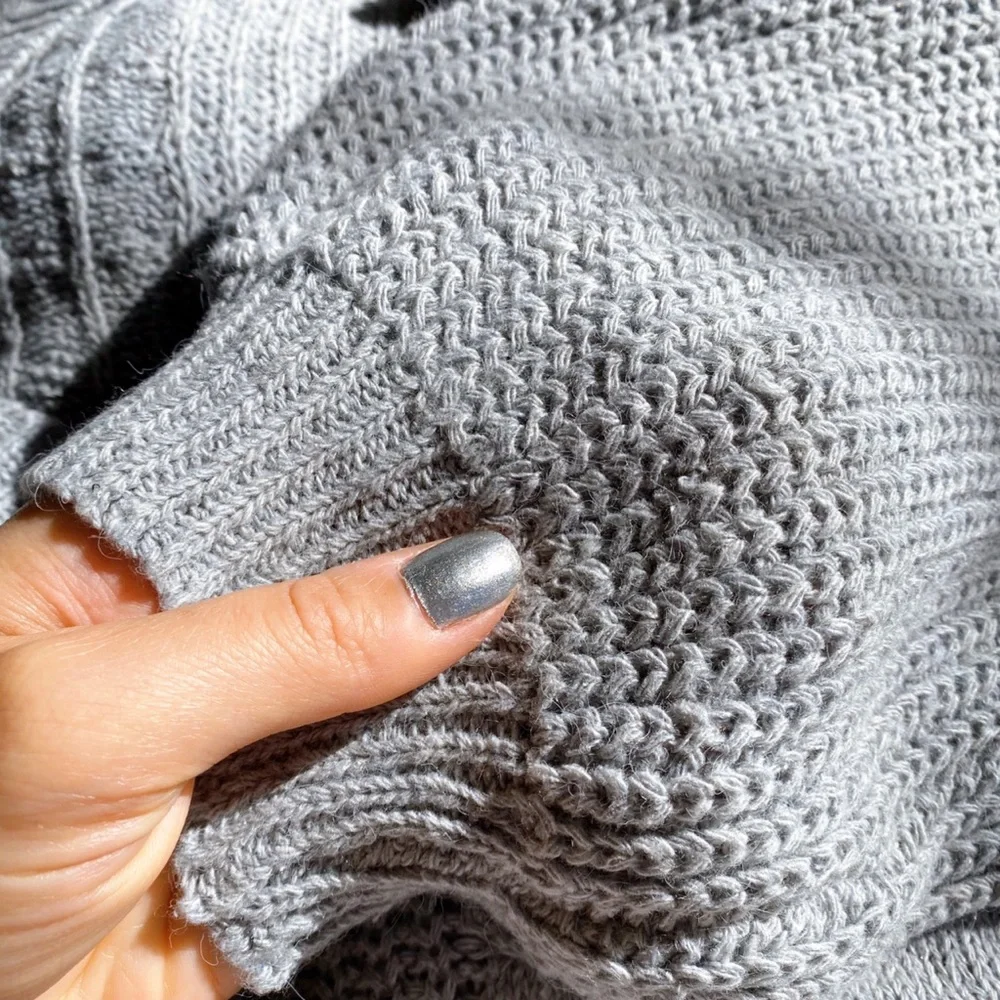 πͺ GREY CABLE KNIT V NECK LOOSE SWEATER! - Picture 9 of 12